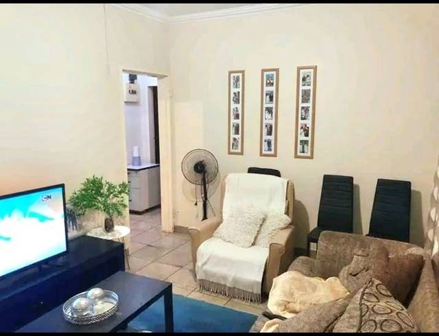 2 BEDROOM FLAT FOR SALE IN SASOLBURG EXT 3